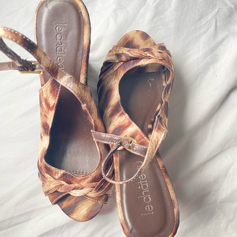 Le Chateau Tan and Brown Women's Sandals